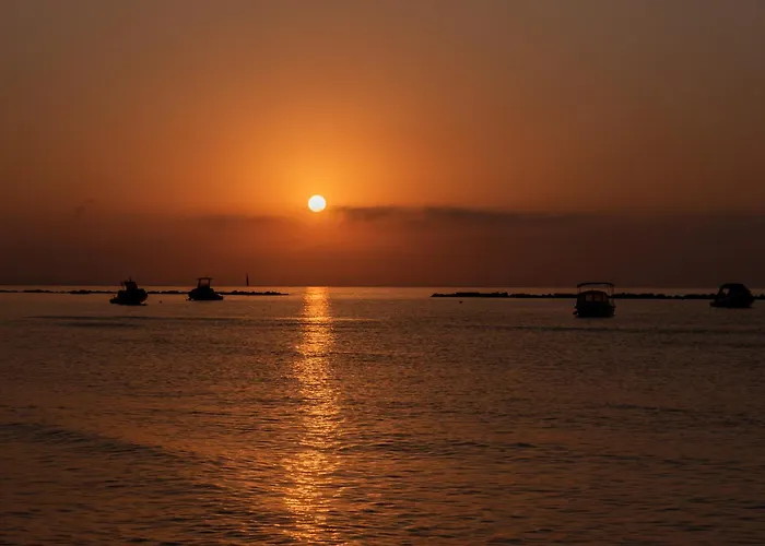 Telmar Sunrise View 100m From The Sea * Larnaca